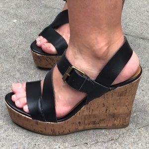 Black wedges